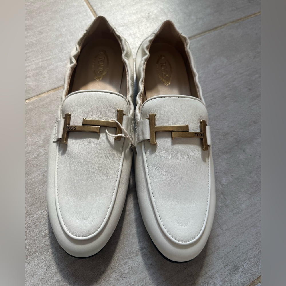Tod's Cream Leather Ballet Flats